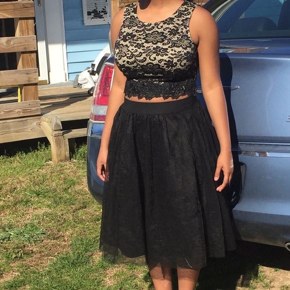 A formal two piece - Picture 2 of 3